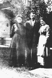 Carrie, Samuel and Clara Frederick